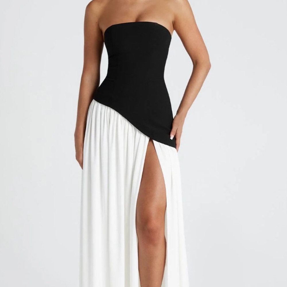 Elegant Black and White Strapless Gown